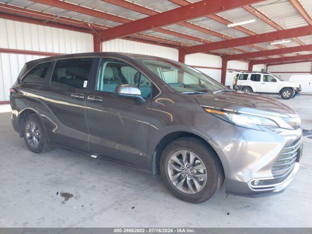  Salvage Toyota Sienna