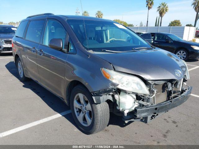  Salvage Toyota Sienna