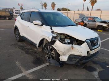  Salvage Nissan Kicks