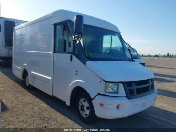  Salvage Isuzu Commercial Van