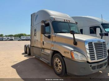 Salvage Freightliner Cascadia 125