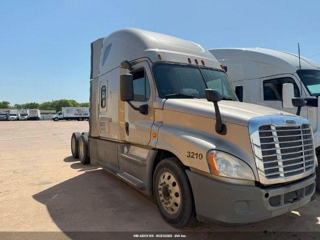  Salvage Freightliner Cascadia 125