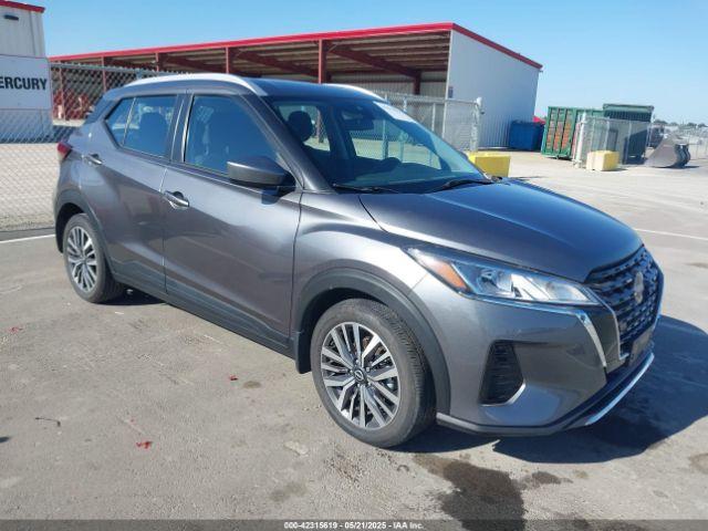  Salvage Nissan Kicks