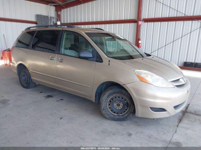  Salvage Toyota Sienna