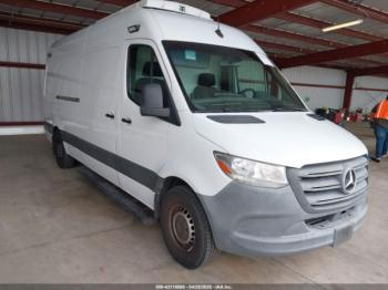  Salvage Mercedes-Benz Sprinter 2500