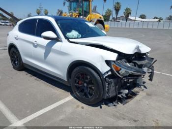  Salvage Alfa Romeo Stelvio