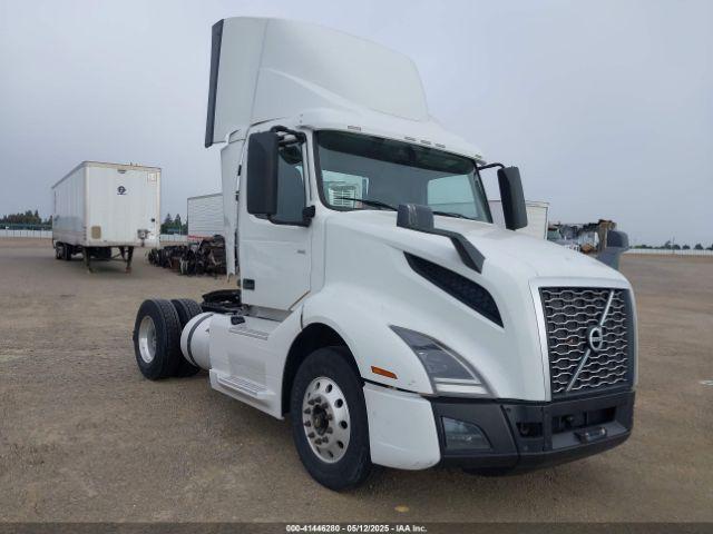  Salvage Volvo Vnl
