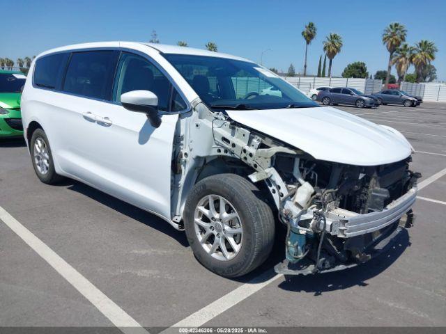  Salvage Chrysler Pacifica