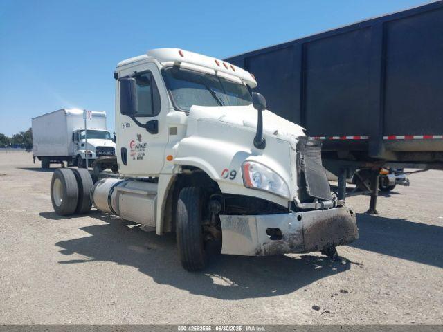  Salvage Freightliner Cascadia 125