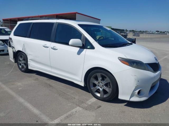  Salvage Toyota Sienna