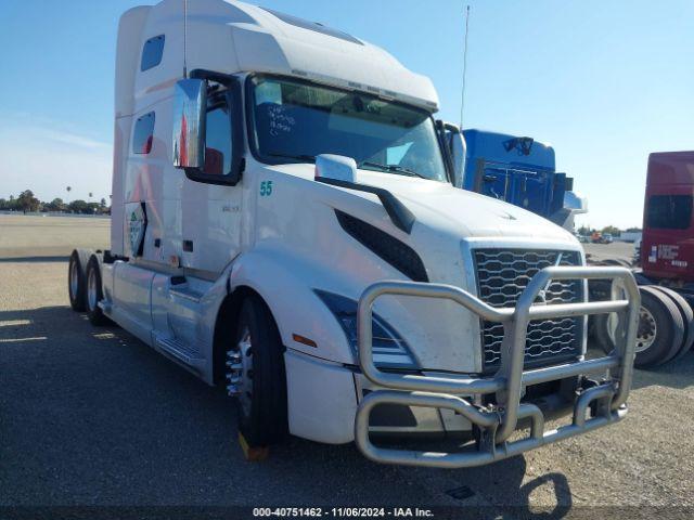  Salvage Volvo Vnl