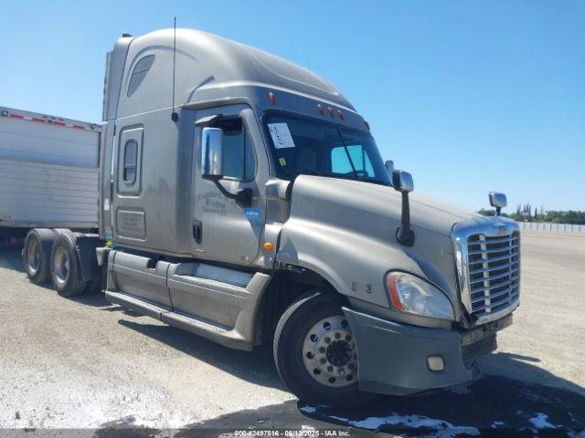  Salvage Freightliner Cascadia 125