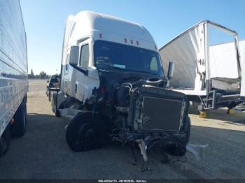  Salvage Freightliner New Cascadia 126