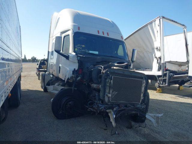  Salvage Freightliner New Cascadia 126