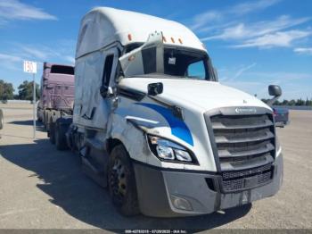  Salvage Freightliner Cascadia 126