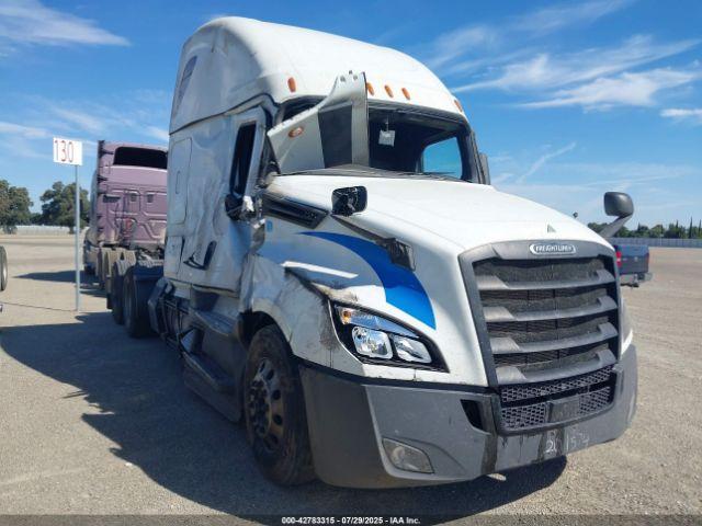  Salvage Freightliner Cascadia 126