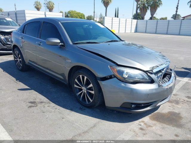  Salvage Chrysler 200