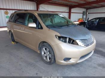  Salvage Toyota Sienna