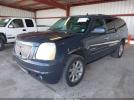 GMC Yukon Denali Image 4