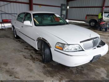  Salvage Lincoln Towncar