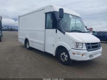  Salvage Isuzu Commercial Van