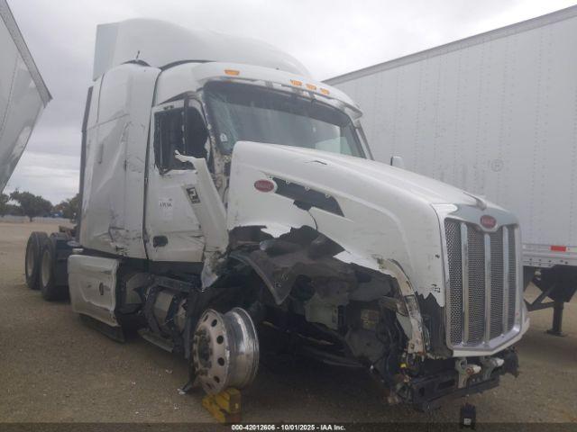  Salvage Peterbilt 579