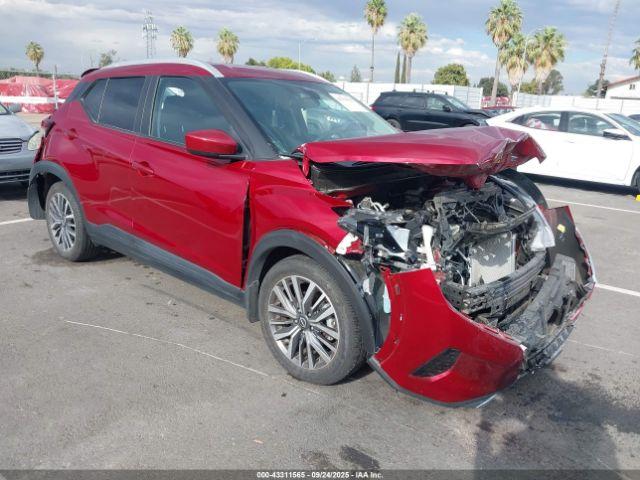  Salvage Nissan Kicks