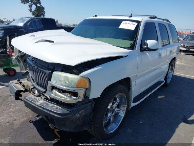 GMC Yukon Denali Image 4