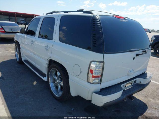 GMC Yukon Denali Image 3