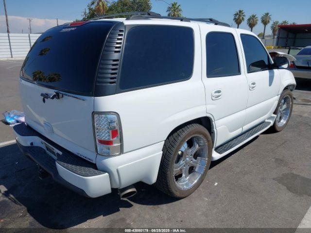 GMC Yukon Denali Image 6