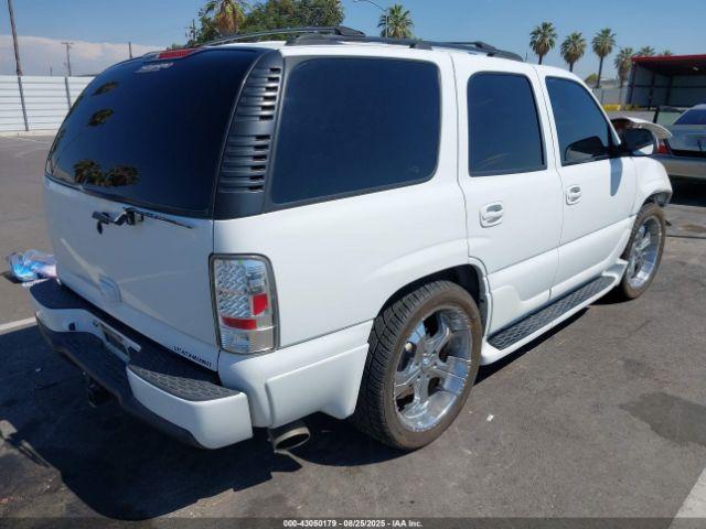 GMC Yukon Denali Image 6