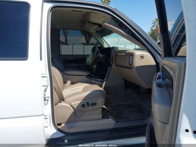 GMC Yukon Denali Image 14