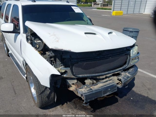 GMC Yukon Denali Image 8