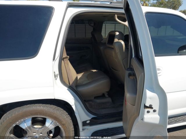 GMC Yukon Denali Image 5