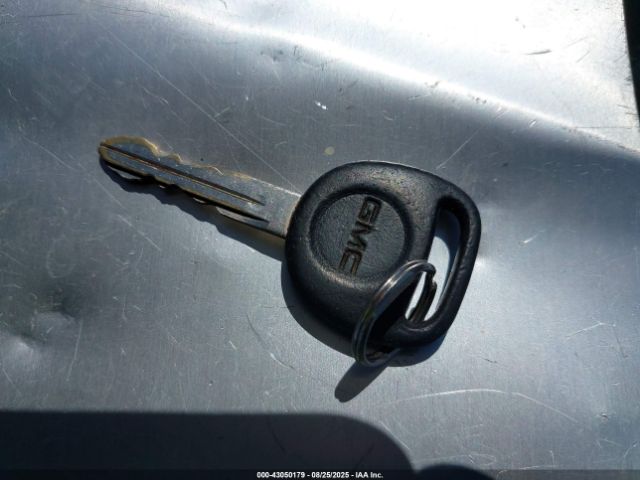 GMC Yukon Denali Image 10