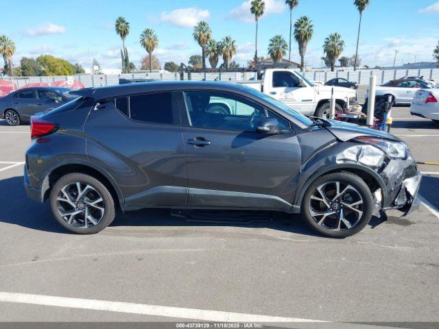 Toyota C-HR Xle Image 10