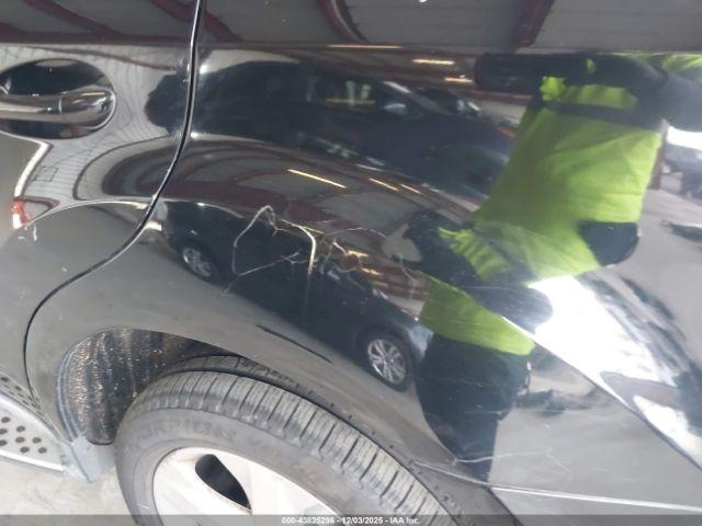 Mercedes-Benz M-Class 4matic Image 10