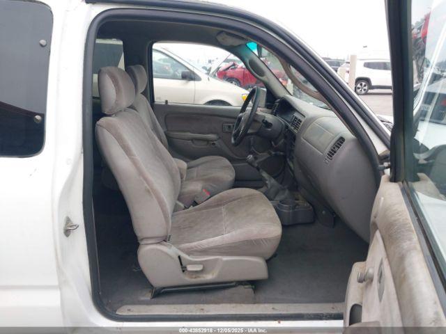 Toyota Tacoma Image 11