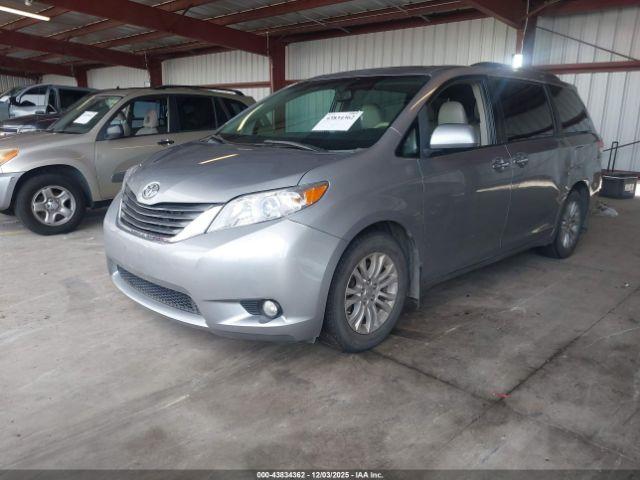 Toyota Sienna Xle V6 8 Passenger Image 9