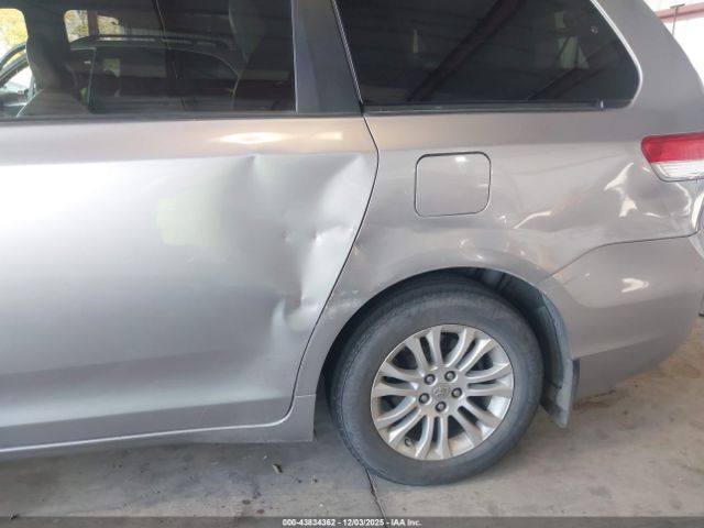 Toyota Sienna Xle V6 8 Passenger Image 11