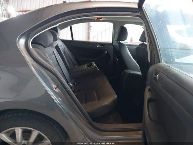 Volkswagen Jetta 2.5l Se Image 9