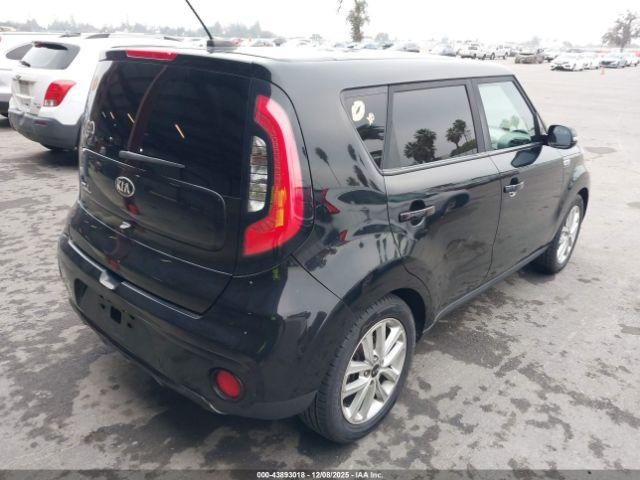 Kia Soul + Image 10