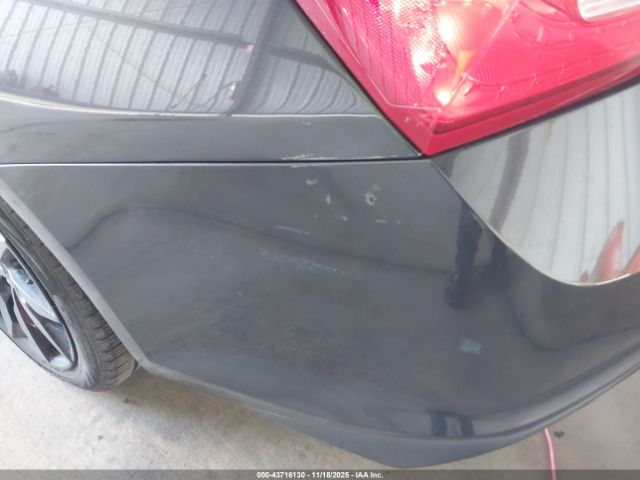 Chevrolet Malibu 1lt Image 9