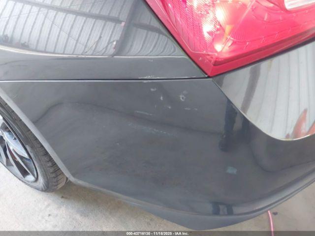 Chevrolet Malibu 1lt Image 9