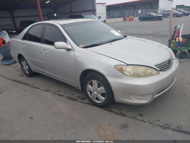 Toyota Camry Le Image 1