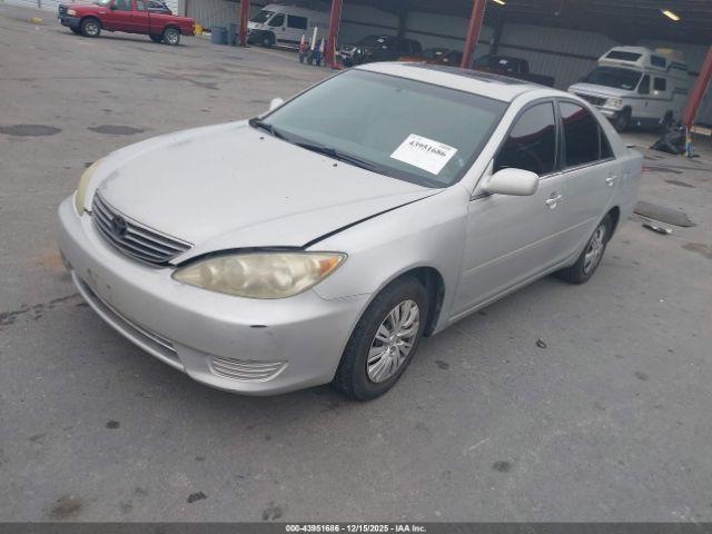 Toyota Camry Le Image 2