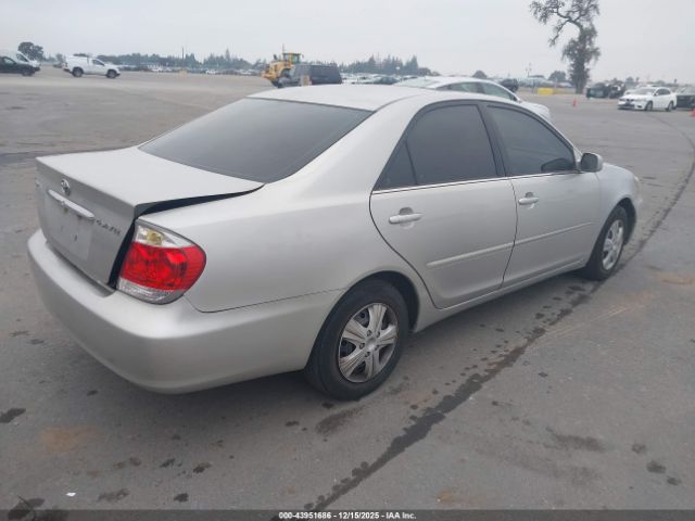 Toyota Camry Le Image 10