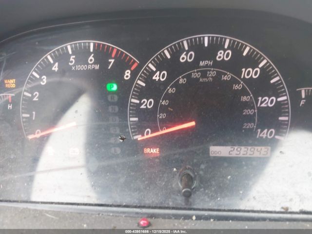 Toyota Camry Le Image 3