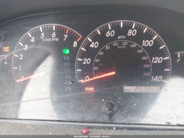 Toyota Camry Le Image 3