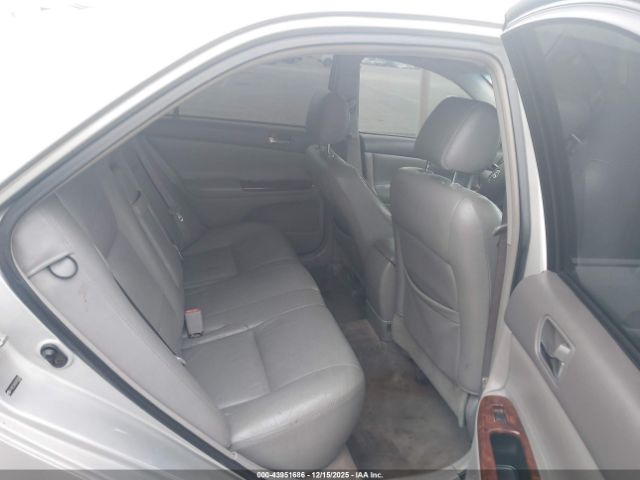 Toyota Camry Le Image 13
